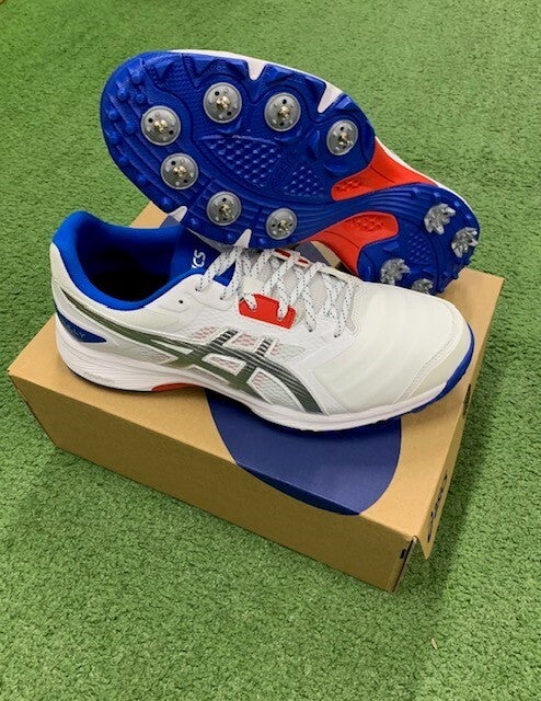 Seven discount cricket spikes